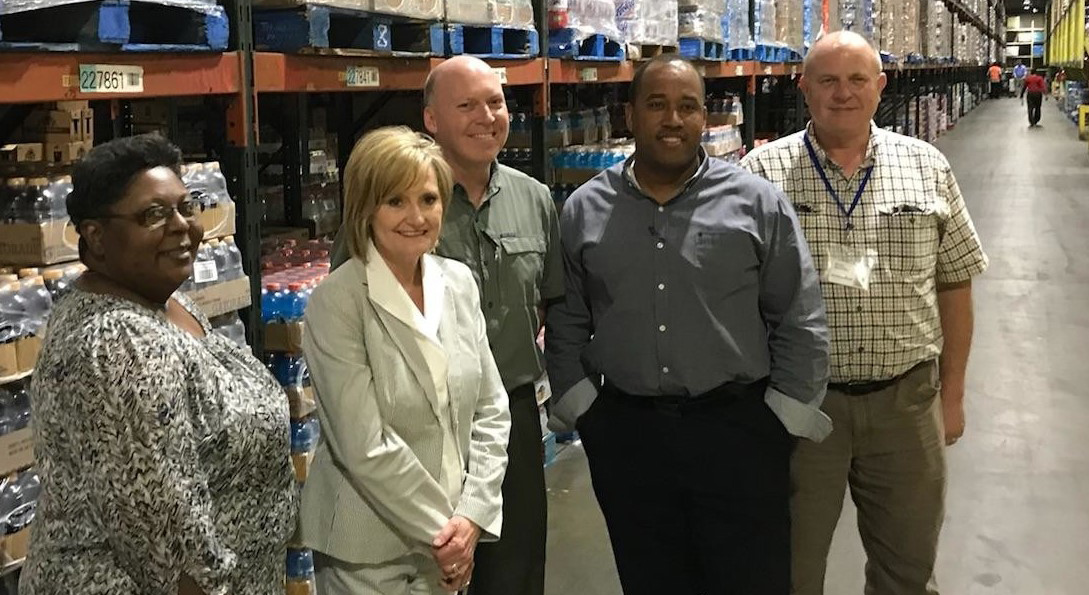 Senator Hyde-Smith, at SuperValu in Indianola, hears concerns about federal regulations
