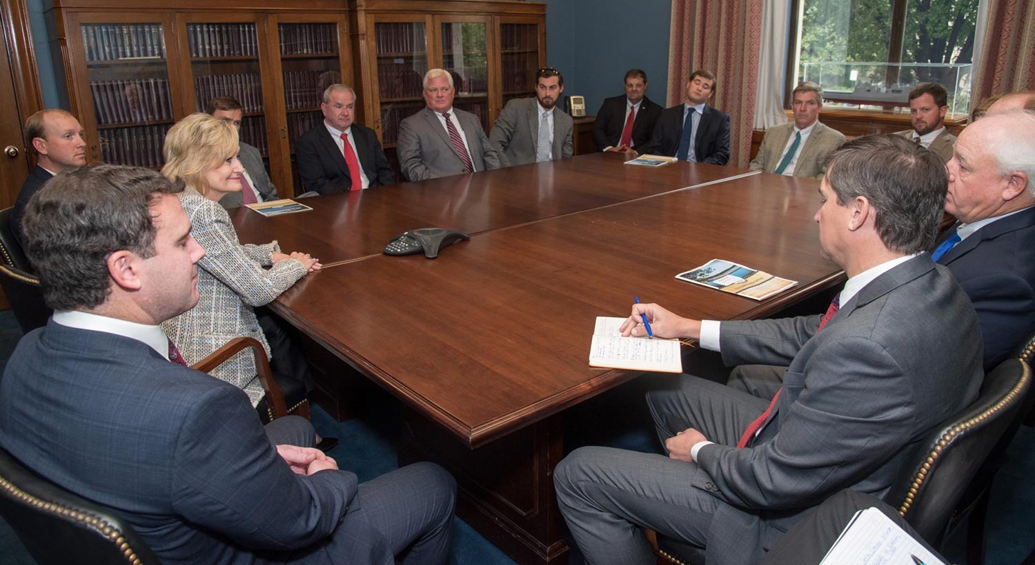 Senator Hyde-Smith discusses the farm bill and USDA catfish inspections with Mississippi Catfish Farmers