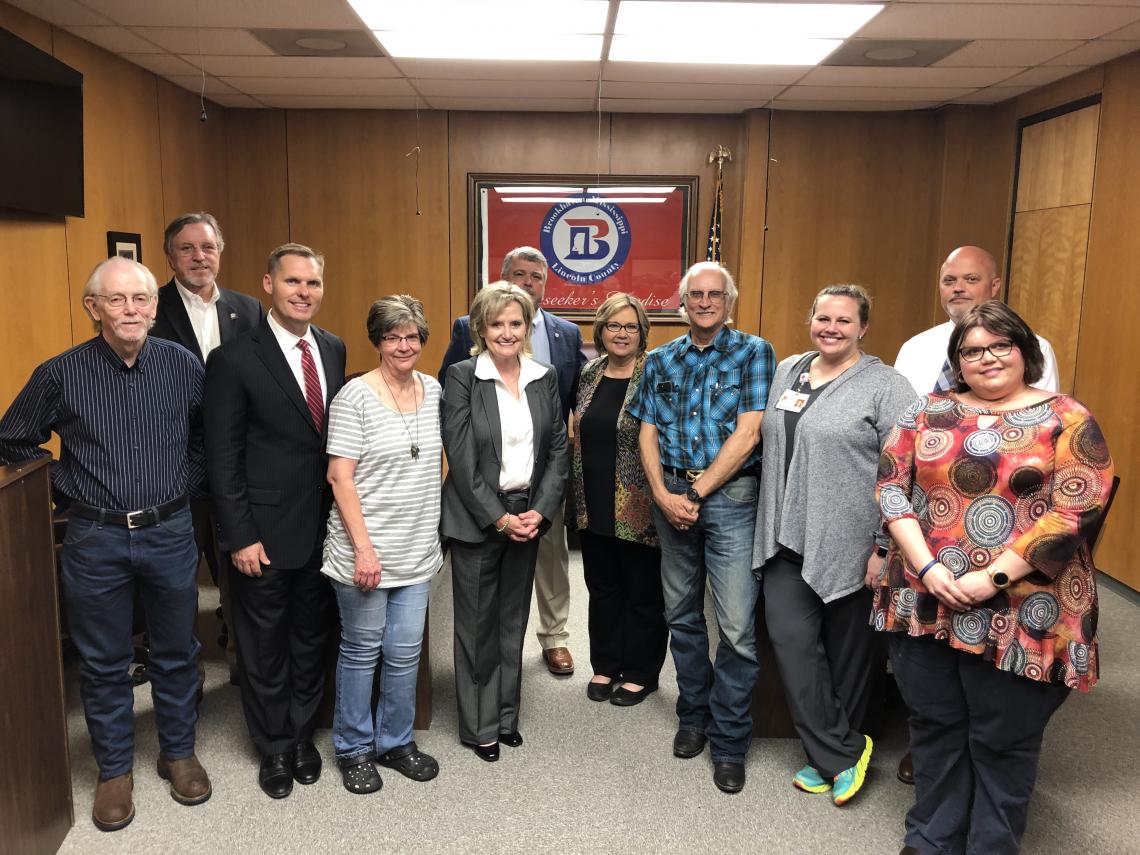 Senator Hyde-Smith and Congressman Michael Guest with families of fallen officers for whom the Brookhaven Post Office is named. (April 26, 2019)