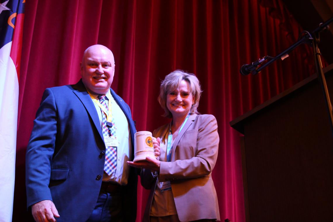 Senator Hyde-Smith receives a commemorative mug from Biloxi Police Chief John B. Miller following her remarks to open the Regional Organized Crime Information Center’s 30th Annual Homicide Conference. (Aug. 16, 2021)
