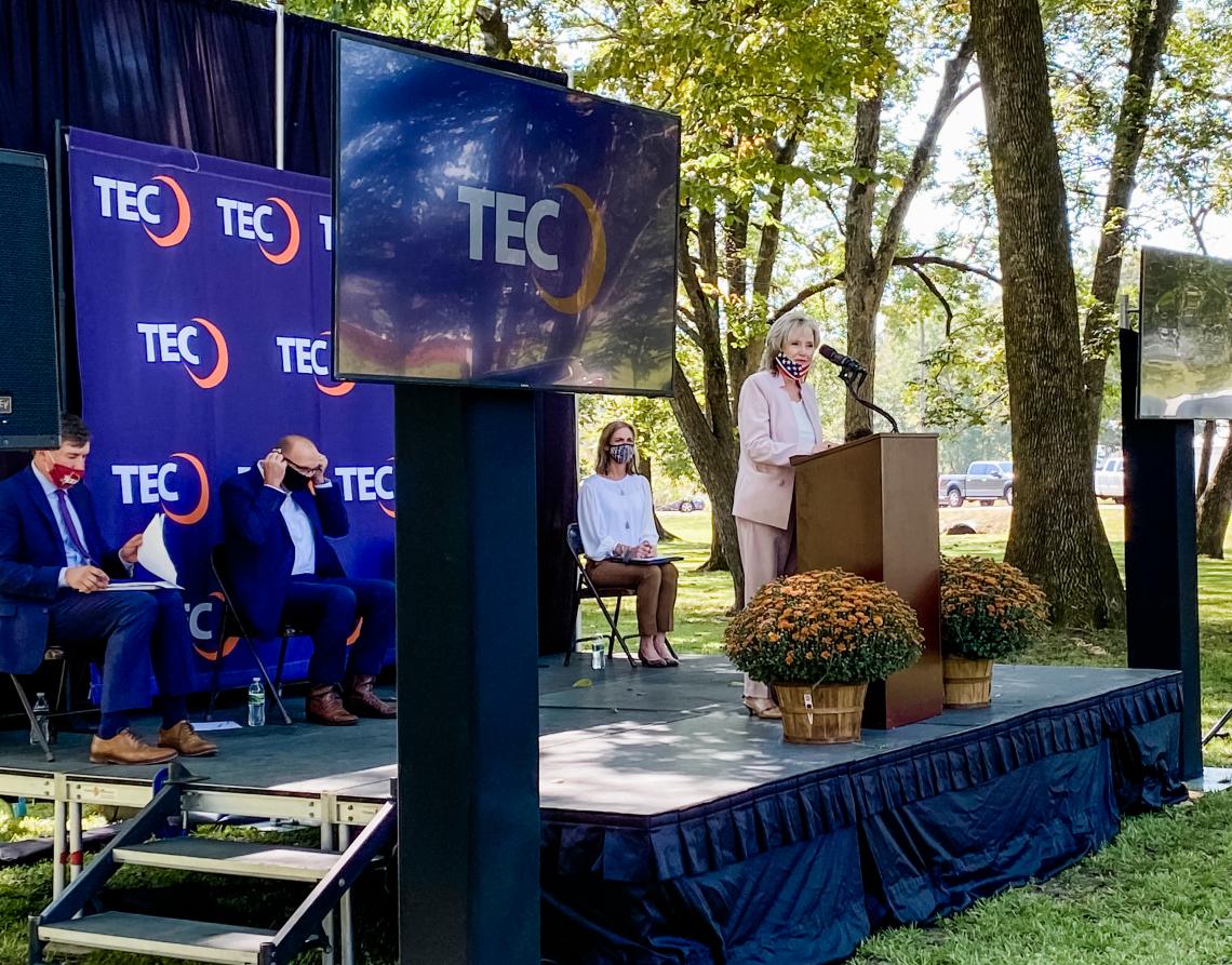 Senator Hyde-Smith joins in announcing a USDA ReConnect broadband project in Bay Springs. (Oct. 5, 2020)