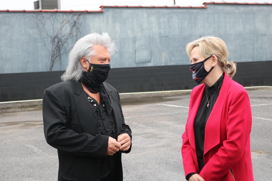 Senator Hyde-Smith speaks with Marty Stuart at the Congress of Country Music in Philadelphia. (Oct. 28, 2020)