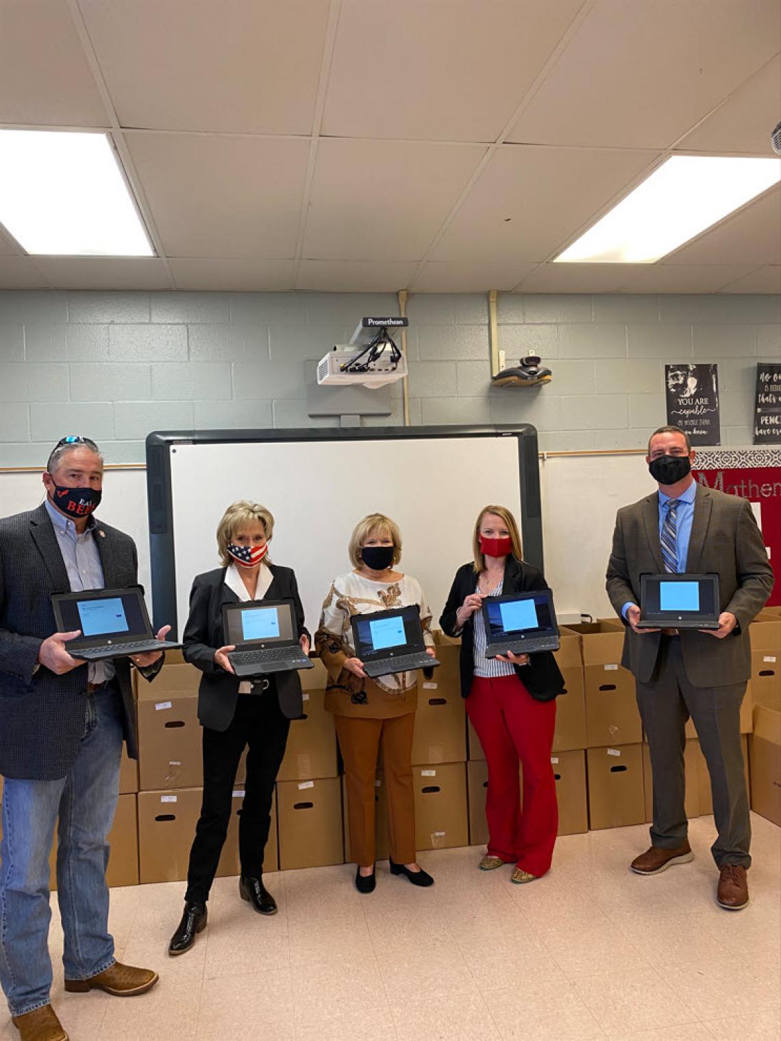 Senator Hyde-Smith presents CARES Act-funded laptops to Loyd Star School as classrooms are forced online due to the ongoing pandemic. (Nov. 3, 2020)