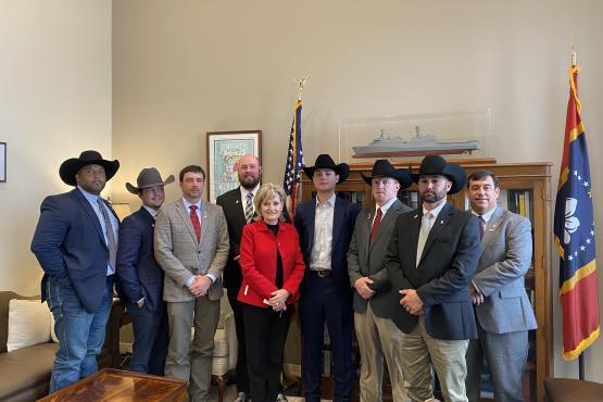 Senator Hyde-Smith welcomes the Mississippi Cattlemen’s Association Young Cattlemen’s Leadership Program. (Dec. 8, 2021)