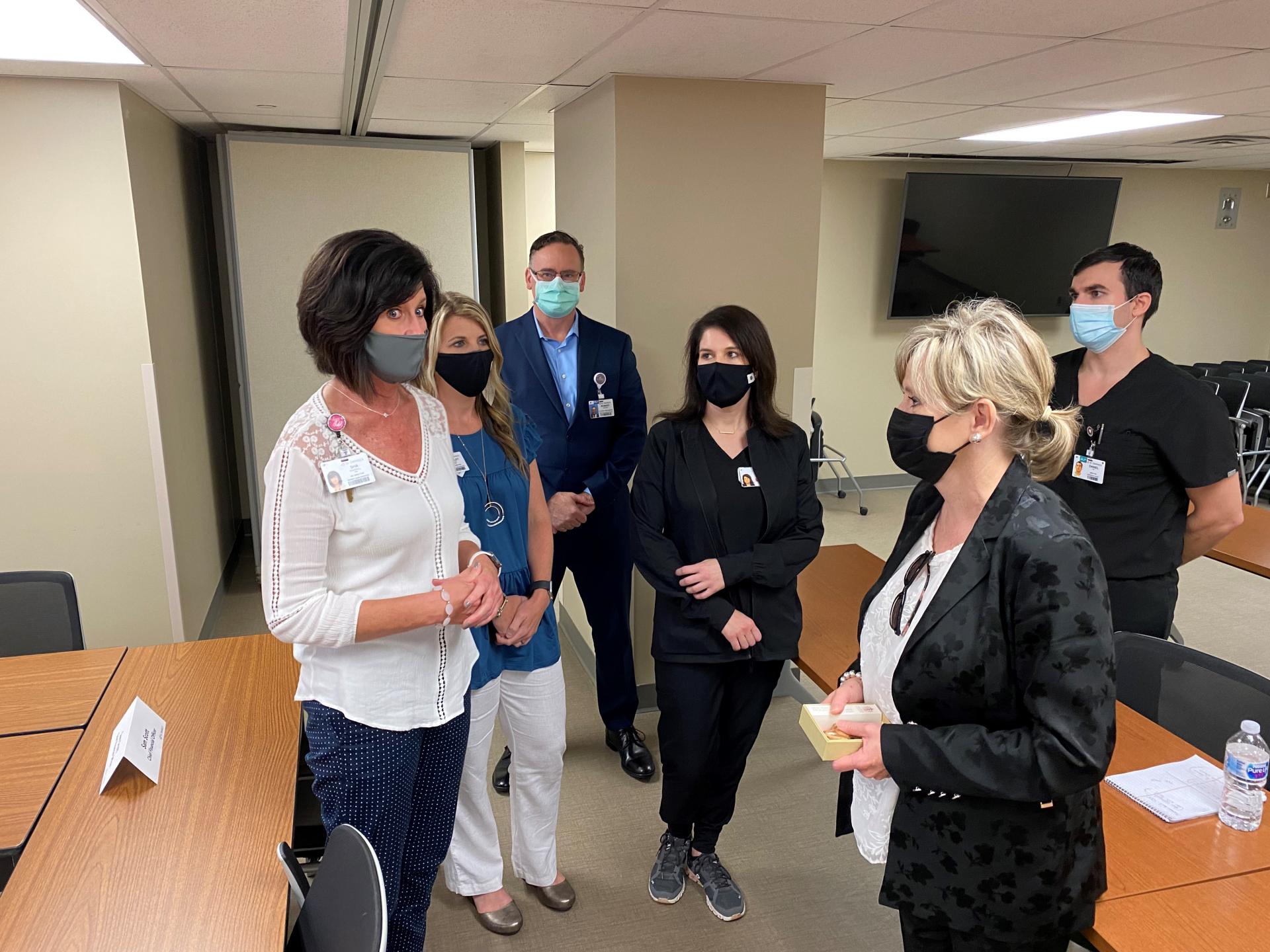 Senator Hyde-Smith tours the new St. Dominic Hospital emergency department and thanks nursing staff for efforts during the pandemic. (Aug. 19, 2021) 