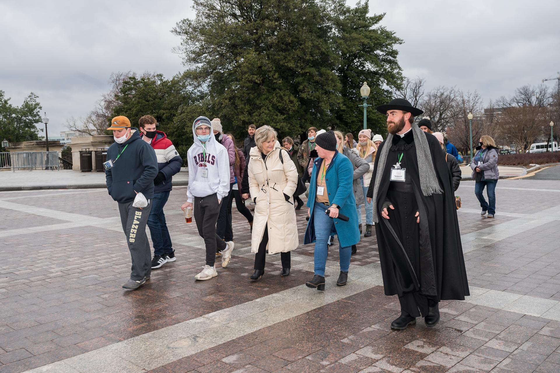 Senator Hyde-Smith escorts students from the St. Mary Basilica/Cathedral School in Natchez to the Capitol as part of their trip to Washington for the March for Life. (Jan. 20, 2022)
